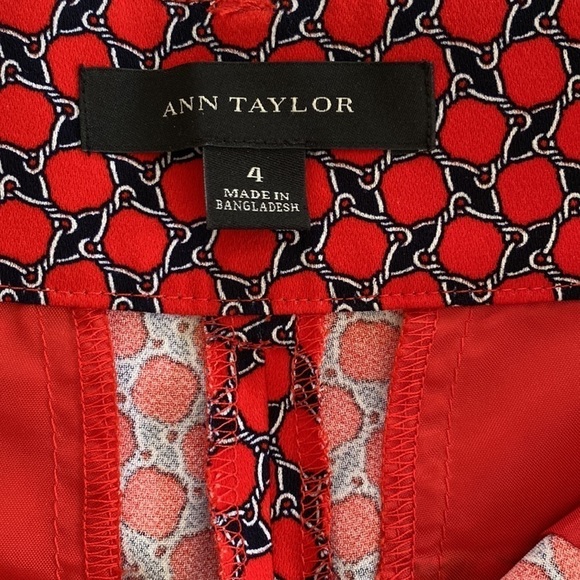 Ann Taylor dress shorts in geometric red print with blue border trim size 4 - Picture 7 of 10